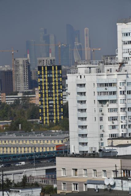 Москва. Вид из окон нового дома, построенного  по программе реновации на Судостроительной улице.