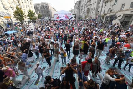 Москва.  Во время праздничных мероприятий в честь Дня города на Тверской улице.