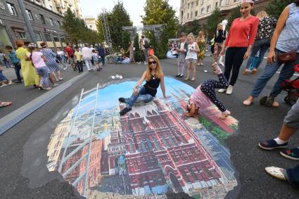 Москва. Во время праздничных мероприятий в честь Дня города на Тверской улице.