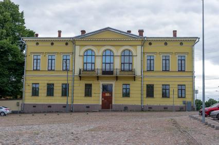 Ленинградская область, Выборг. Старинный дом на улице города.