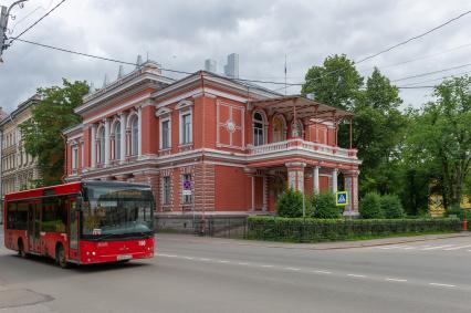 Ленинградская область, Выборг. Старинный дом на улице города.