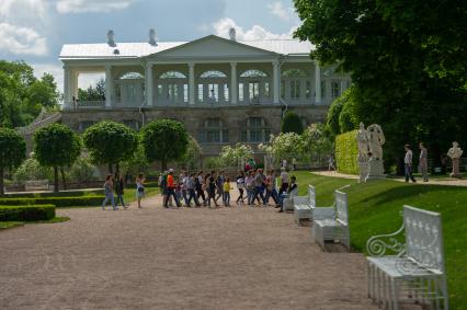 Музей-заповедник `Царское Село`г. Пушкин. Вид на Камеронову галерею Екатерининского парка.