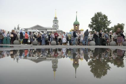 Тула. Верующие стоят в очереди к мощам святителя Спиридона Тримифунтского.