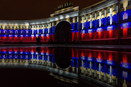 Санкт-Петербург. Вечернее освещение на Дворцовой площади.