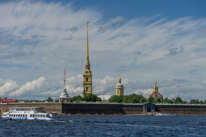 Санкт-Петербург. Вид на Петропавловскую крепость.