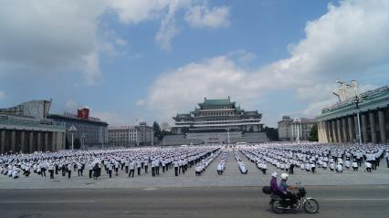КНДР, Пхеньян. Репетиция парада на площади имени Ким Ир Сена.