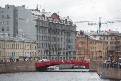 Санкт-Петербург. Красный  мост на реке Мойка.