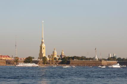 Санкт-Петербург. Вид на Петропавловскую крепость.