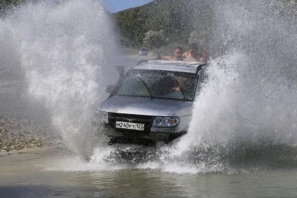 Краснодарский край. Автомобильная экскурсия к дольменам и водопадам.