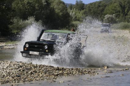 Краснодарский край. Автомобильная экскурсия к дольменам и водопадам.