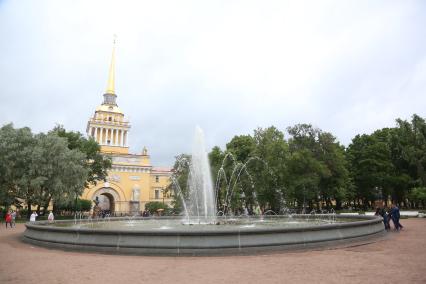 Санкт-Петербург. Вид на Адмиралтейский фонтан.