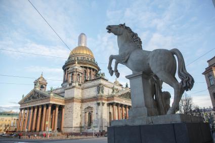 Санкт-Петербург. Вид на  Исаакиевский собор.