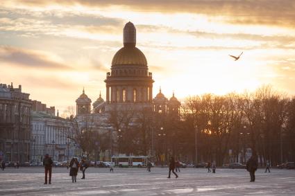 Санкт-Петербург. Вид на  Исаакиевский собор.