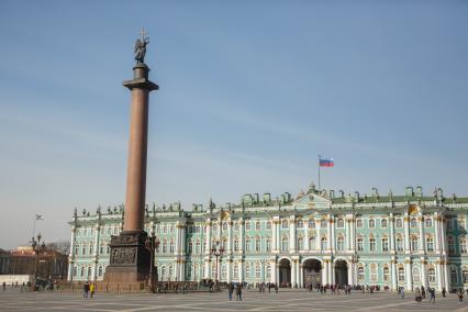 Санкт-Петербург. Вид на Зимний Дворец и Александровскую колонну.