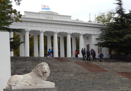 Севастополь. Вид на Графскую набережную.