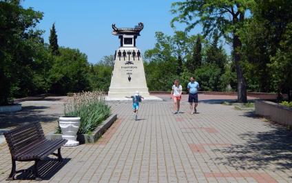 Севастополь. Памятник Казарскому на Матросском бульваре.