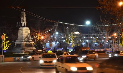 Севастополь. Вид на город вечером. Памятник Нахимову.