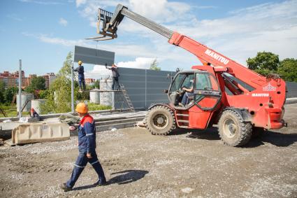 Санкт-Петербург. Дорожные работы на одной из улиц города.