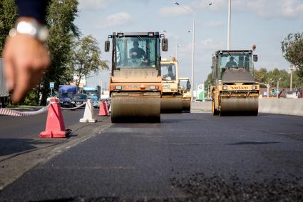 Челябинск. Дорожные работы на одной из улиц города.