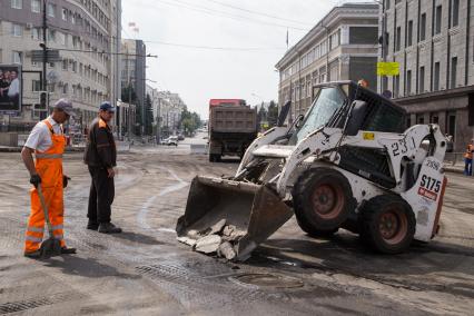 Челябинск. Дорожные работы на одной из улиц города.