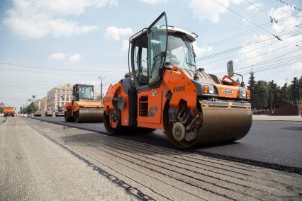 Челябинск. Дорожные работы на одной из улиц города.