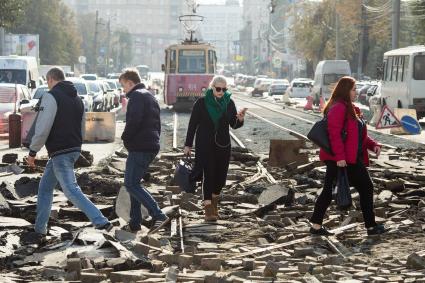 Челябинск. Дорожные работы на одной из улиц города.