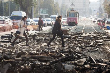 Челябинск. Дорожные работы на одной из улиц города.