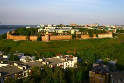 Нижний Новгород.  Вид на Нижегородский кремль (на дальнем плане).