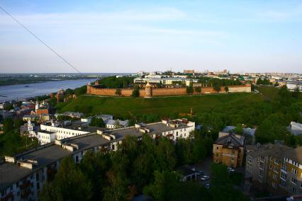 Нижний Новгород.  Вид на Нижегородский кремль (на дальнем плане).