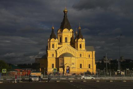 Нижний Новгород.   Вид на Александро-Невский Новоярмарочный собор.