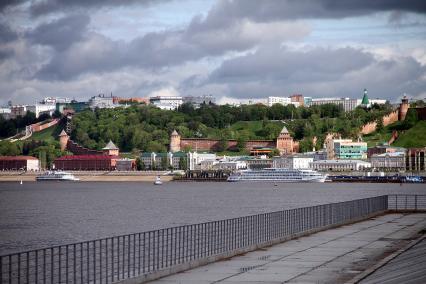 Нижний Новгород.   Вид на  Нижегородский кремль.