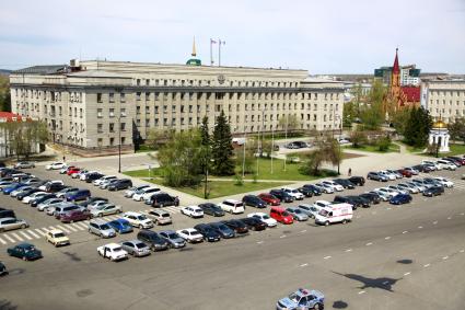 Иркутск. Вид на здание областной администрации.