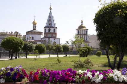 Иркутск. Вид на собор Богоявления Господня.