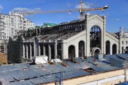 Москва. Реставрация здания в районе Патриаршего моста.