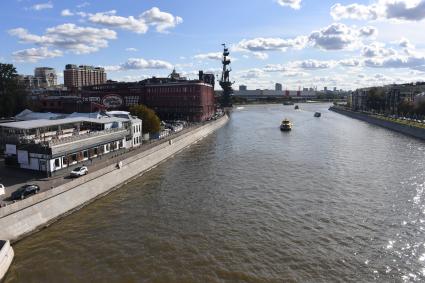 Москва. Памятник Петру I на острове Балчуг.