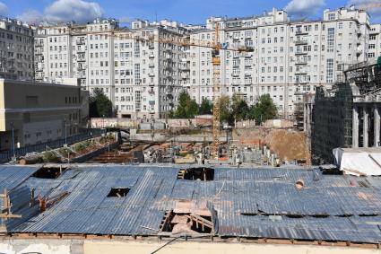 Москва. Реставрация здания в районе Патриаршего моста.