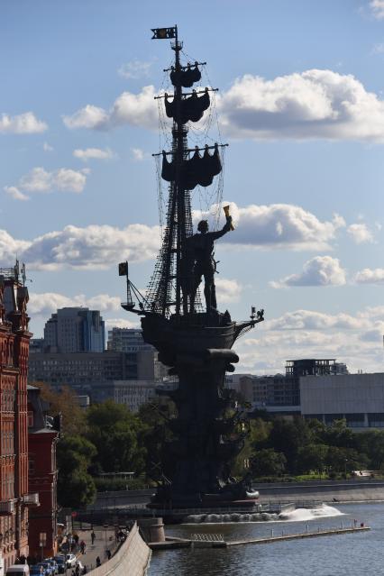 Москва. Памятник Петру I на острове Балчуг.