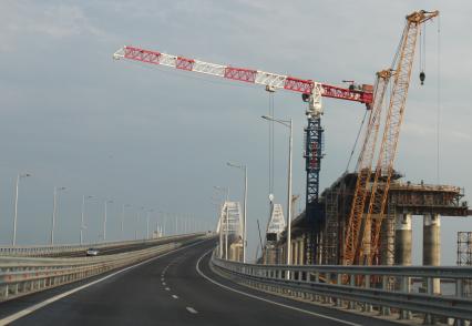 Республика Крым, Керчь.  Вид на Крымский мост через Керченский пролив.