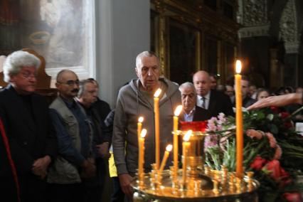 Диск259. Храм святителя Николая в Кузнецкой Слободе. Прощание с кинооператором Вадимом Юсовым. 2013. На снимке: актер, режиссер Андрей Смирнов (в центре)