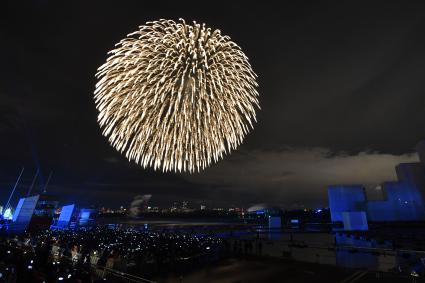 Москва. Мультимедийное шоу на Гребном канале в рамках VIII Московского международного фестиваля `Круг света`.