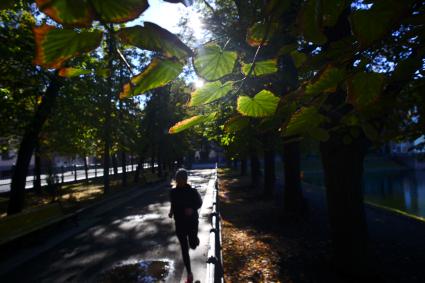 Москва. Утренняя пробежка на Патриарших прудах.