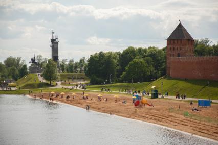 Великий Новгород. Вид на кремлевский пляж.