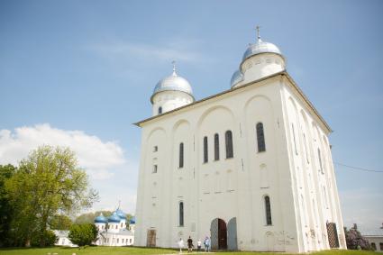 Великий Новгород. Вид на Георгиевский собор Юрьева монастыря.