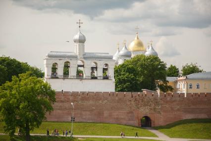 Великий Новгород. Вид на звонницу Софийского собора.