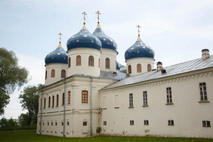 Великий Новгород. Церкви Свято-Юрьевского монастыря.