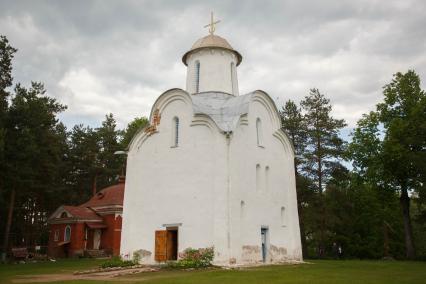 Великий Новгород. Вид на Перынский скит.