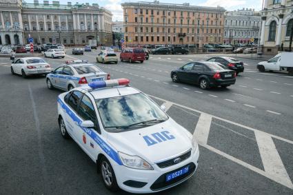 Санкт-Петербург.  Патруль ДПС на Исаакиевской площади.