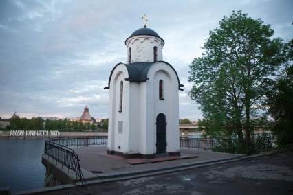 Псков.   Ольгинская часовня  и смотровая площадка на  Ольгинской набережной.