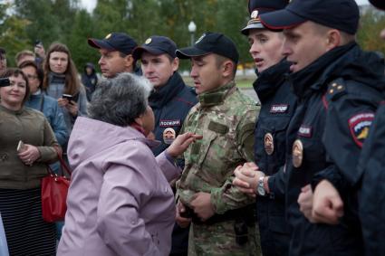 Пермь. Полиция и участники митинга против пенсионной реформы.