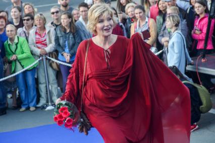 Владивосток. Актриса Анна Ардова на церемонии закрытия 16-го международного кинофестиваля стран Азиатско-Тихоокеанского региона `Меридианы Тихого`.